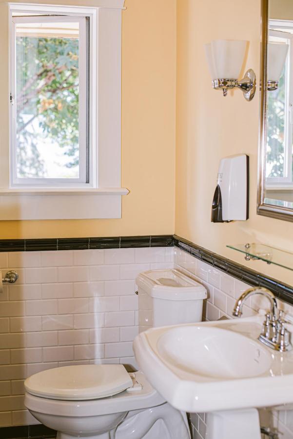 Salt Spring Inn Ганг Екстер'єр фото