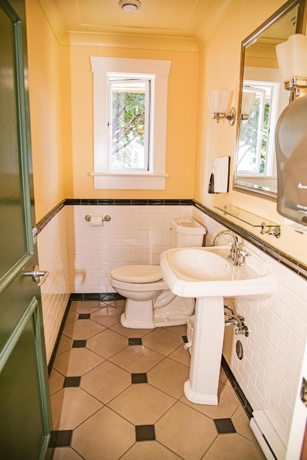 Salt Spring Inn Ганг Екстер'єр фото