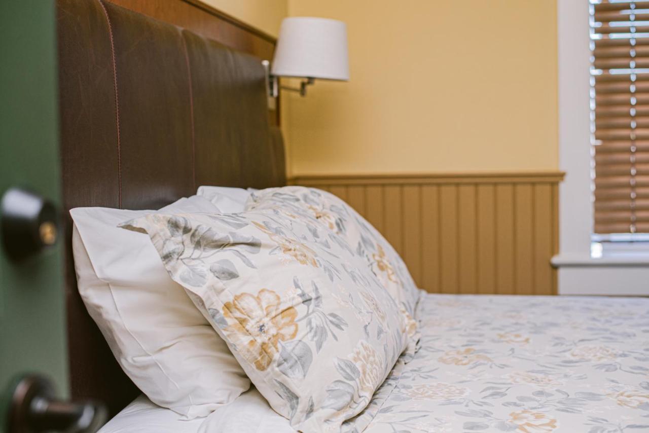 Salt Spring Inn Ганг Екстер'єр фото
