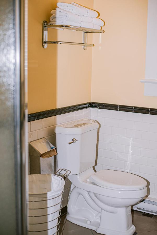 Salt Spring Inn Ганг Екстер'єр фото