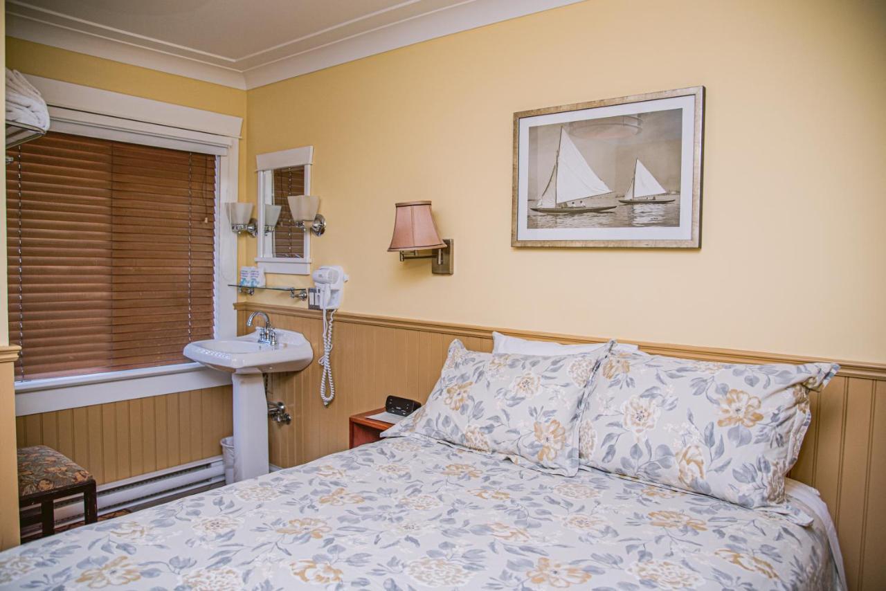 Salt Spring Inn Ганг Екстер'єр фото