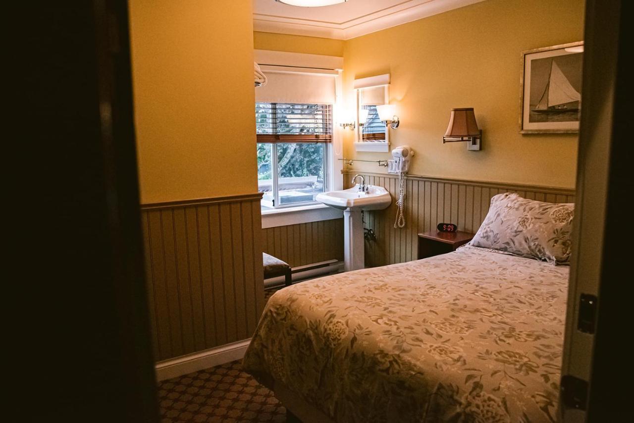 Salt Spring Inn Ганг Екстер'єр фото